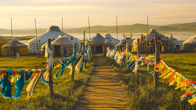 呼和浩特草原蒙古包.jpg